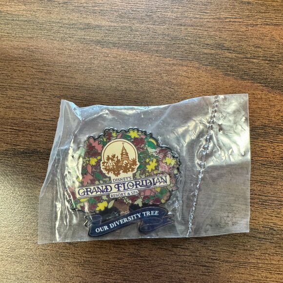 Grand Floridian Resort & Spa - Cast Member - Diversity Tree LE Disney Pin - Picture 2 of 3